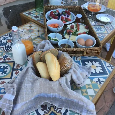 Hierbas לינה וארוחת בוקר 4*