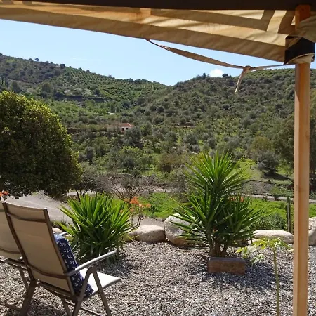 לינה וארוחת בוקר Hierbas 4*